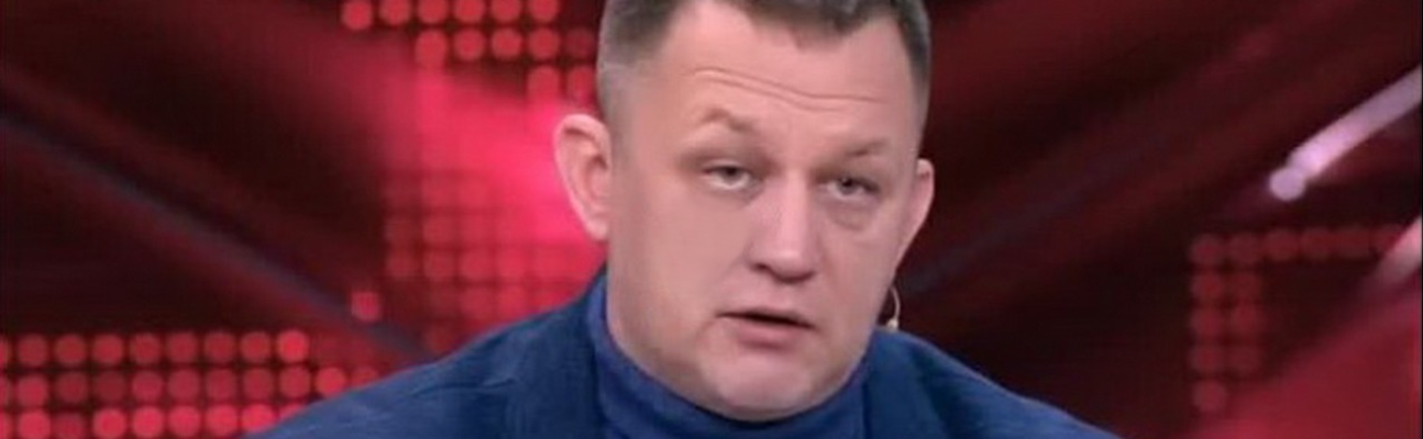 Юрист Бендер Андрей из Омска, совершивший мошеннические действия - фрагмент кадра из телепередачи Малахова от 12.02.21 "Смерть в гараже: Куда исчезли миллионы «Фруктового короля»"?